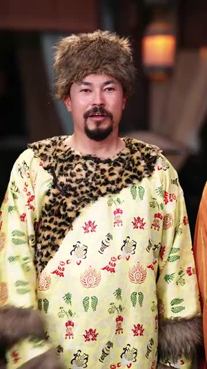 街边炒粉天下尊我为暗皇（70集）一口气看到热门短剧全集